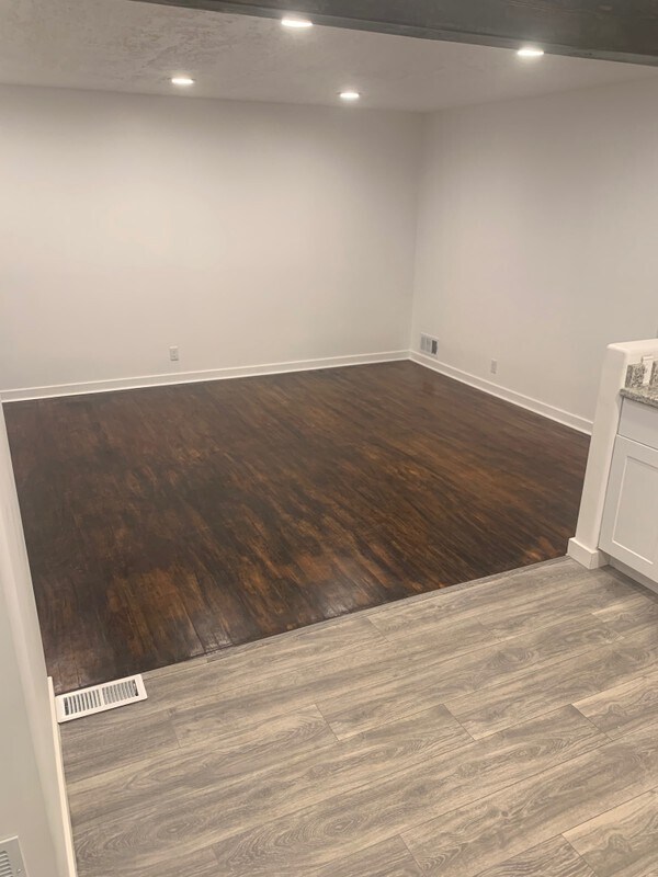 Building Photo - 210 S 400 E