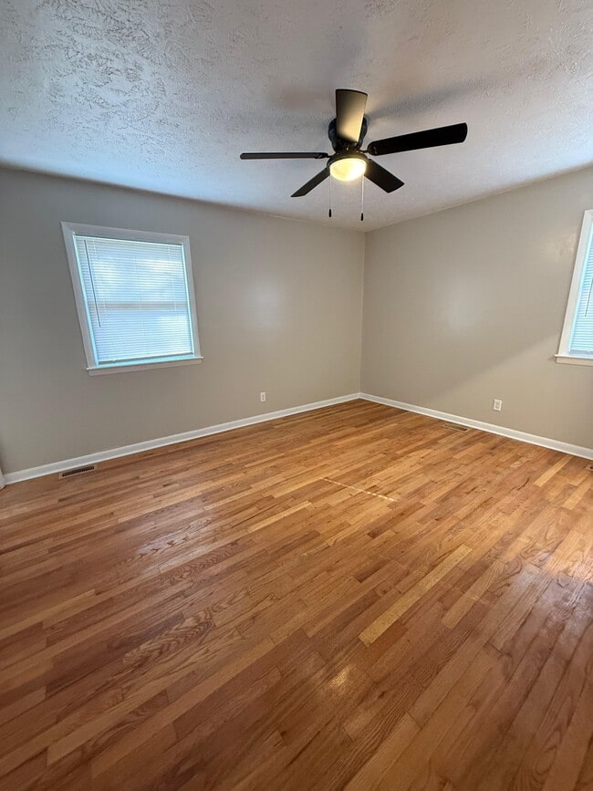 Building Photo - 1039 Kingsley Rd