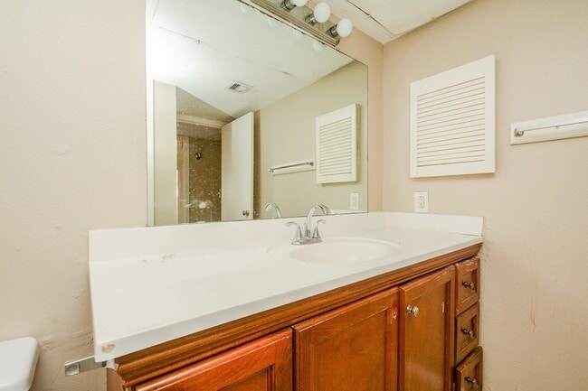 Building Photo - 8519 Hearth Dr