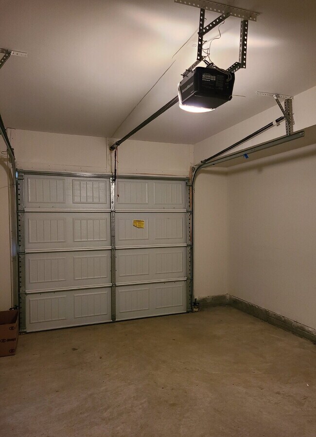 Building Photo - 3-Story Townhouse with Attached Garage in ...