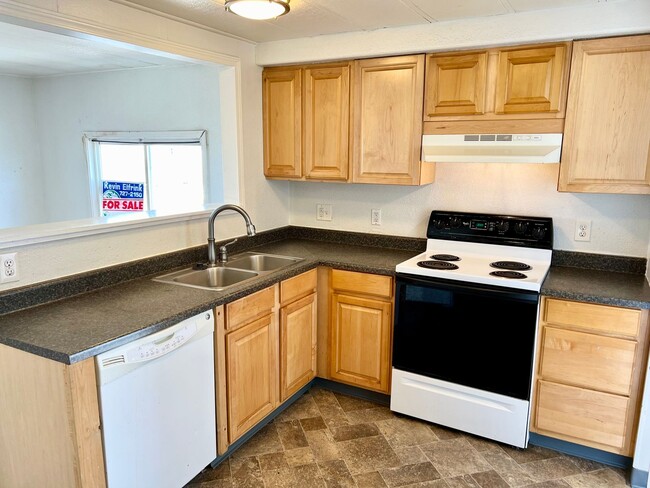 Building Photo - Southside 2 Bed Mobile Home at Southwood M...