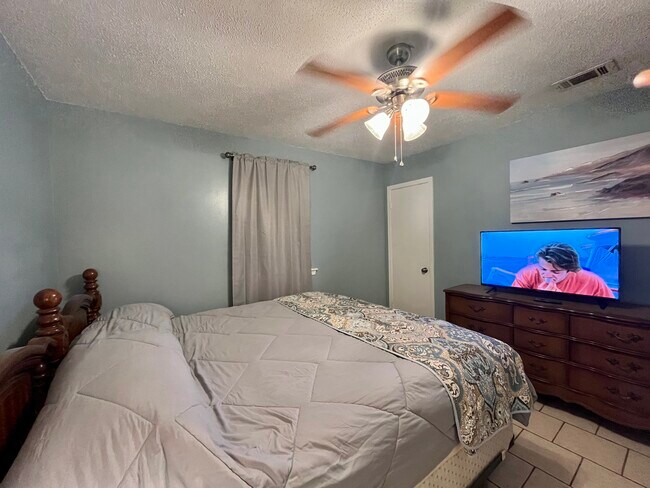 Master - 125 4 O'Clock Ln