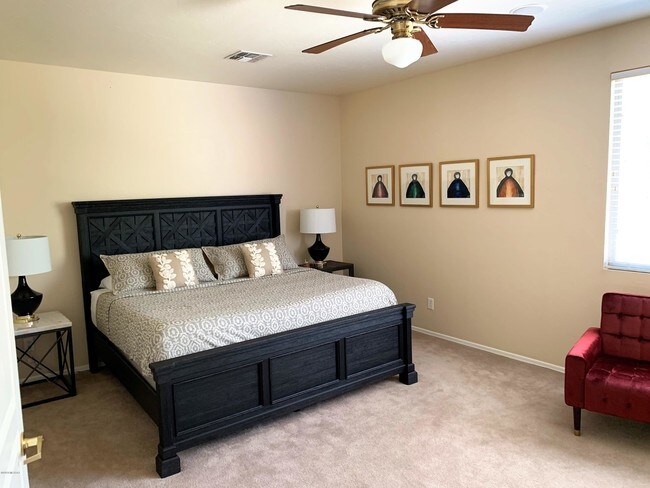 Building Photo - 4365 N Sunset Cliff Dr