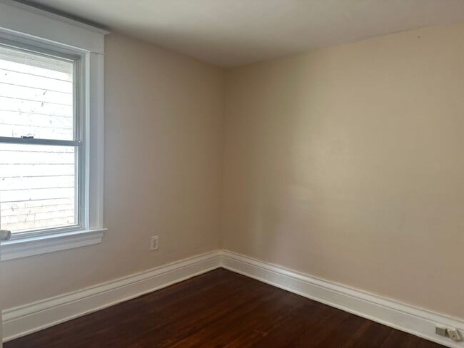 Building Photo - SINGLE FAMIKY FOR RENT IN MAPLEWOOD LOCATION !