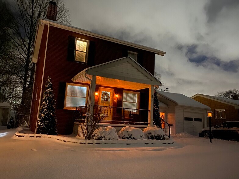 Building Photo - 377 Parkside Dr
