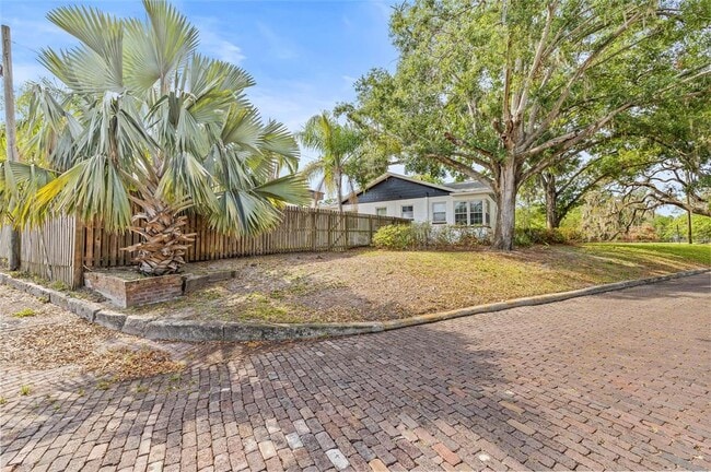 Building Photo - 1023 W Ohio Ave