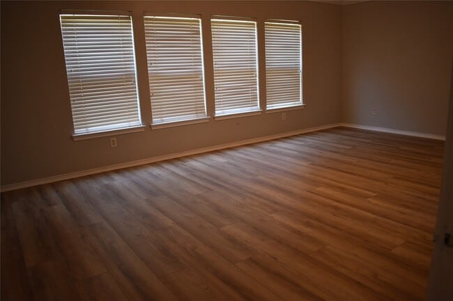 Building Photo - 4214 Creek Ridge Ln