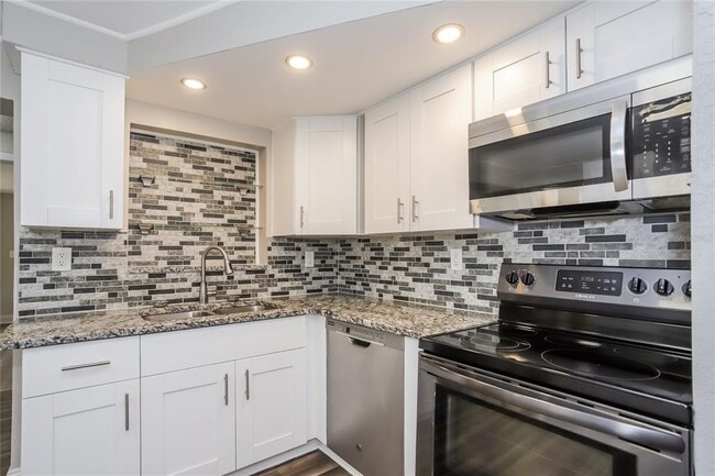 Building Photo - 1960 Cecil St