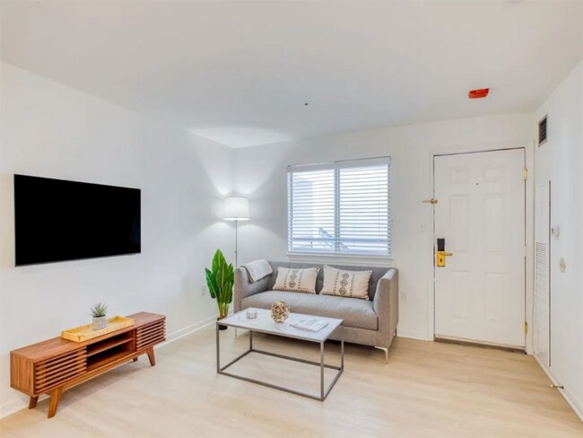 Building Photo - 1380 Piccard Dr