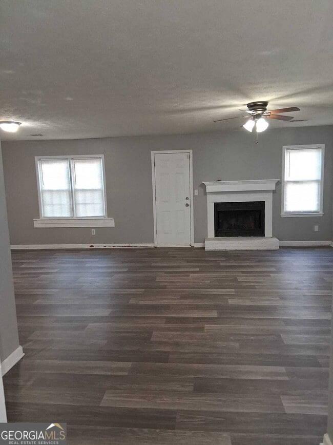 Building Photo - 2798 Country Ct SE