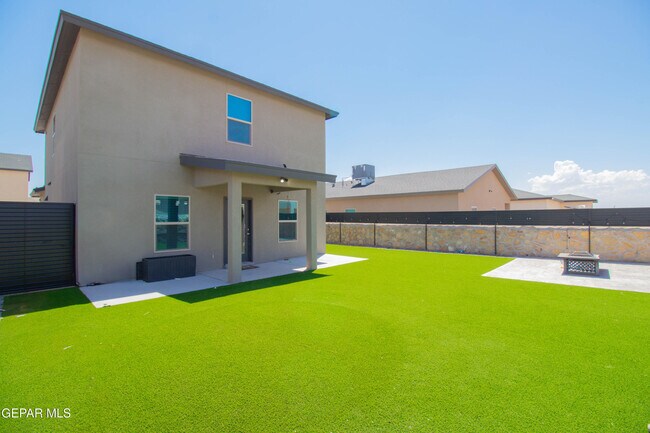 Building Photo - 13909 Summer View Ave