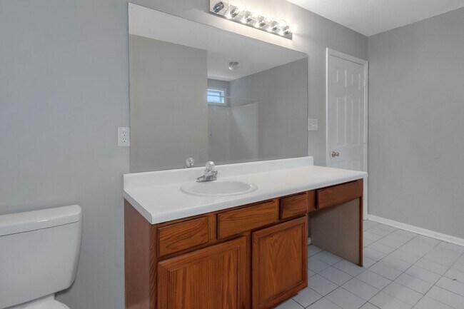 Building Photo - Stunning 4-Bedroom, 3-Bathroom Home