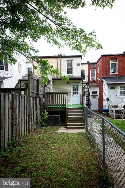 Building Photo - 215 9th St