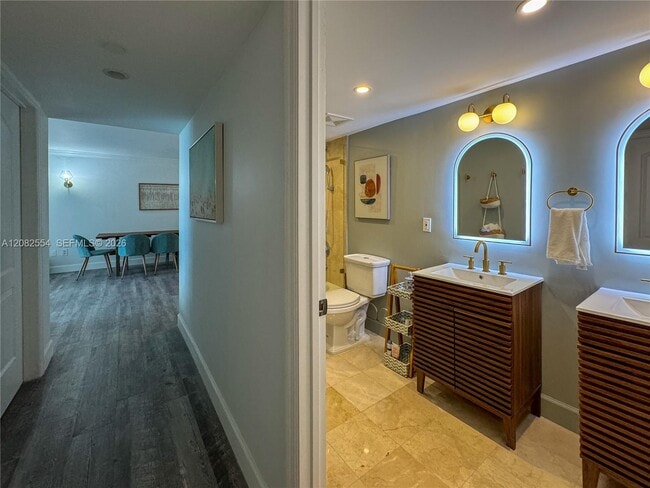 Building Photo - 6917 Collins Ave