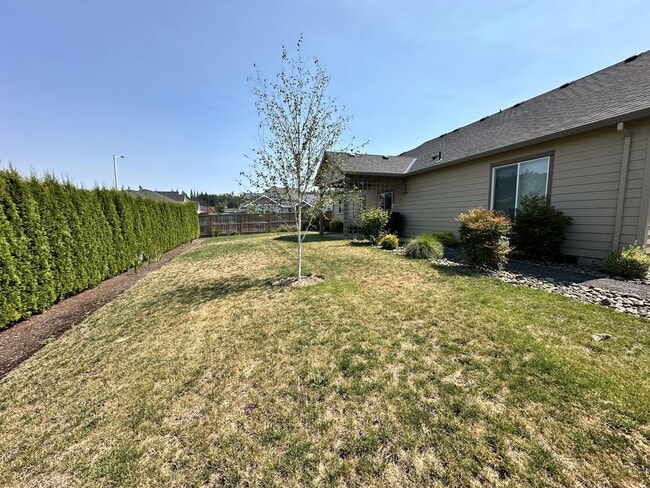 Building Photo - 823 Riley Dr NE