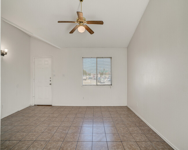 Building Photo - Mission Valley 3 Bedroom 1 Bath