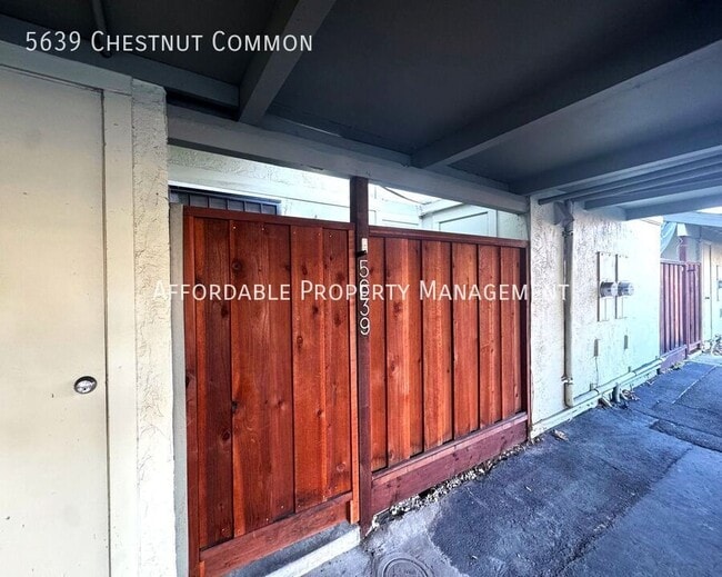 Building Photo - 5639 Chestnut Common