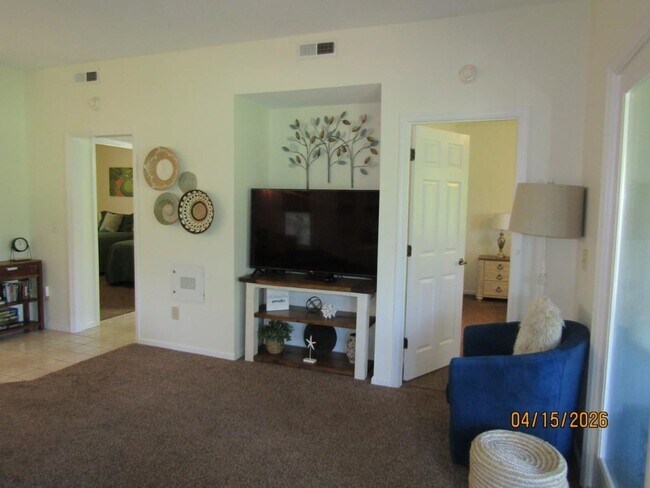 Building Photo - 1221 Lake Dr