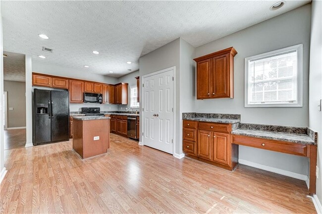 Building Photo - 4768 Sylvan St