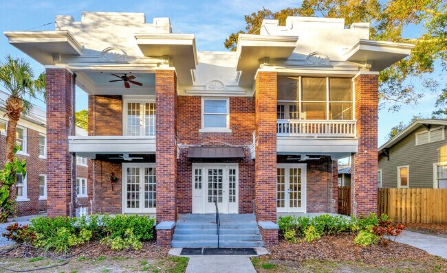 Building Photo - 2111 W Southview Ave