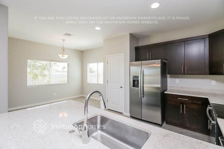 Building Photo - 5541 E Santa Clara Dr