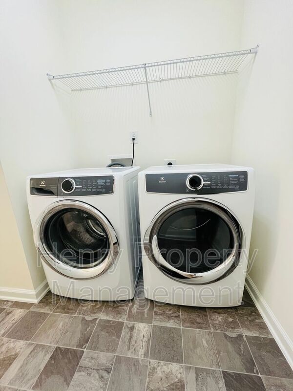 Building Photo - 1018 Brightskies St