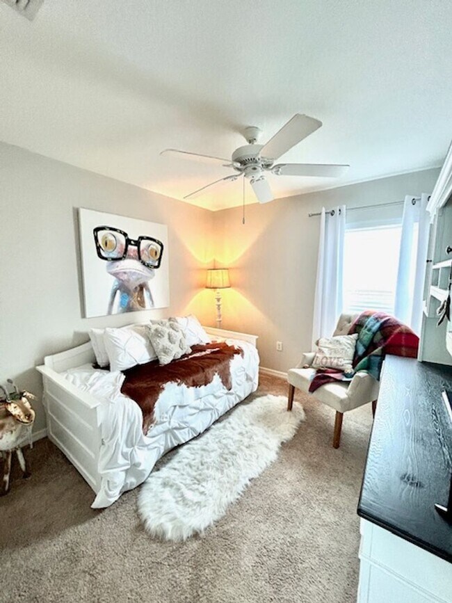 Building Photo - 2/2 UNFURNISHED - ADORABLE BUNGALOW- WITH ...