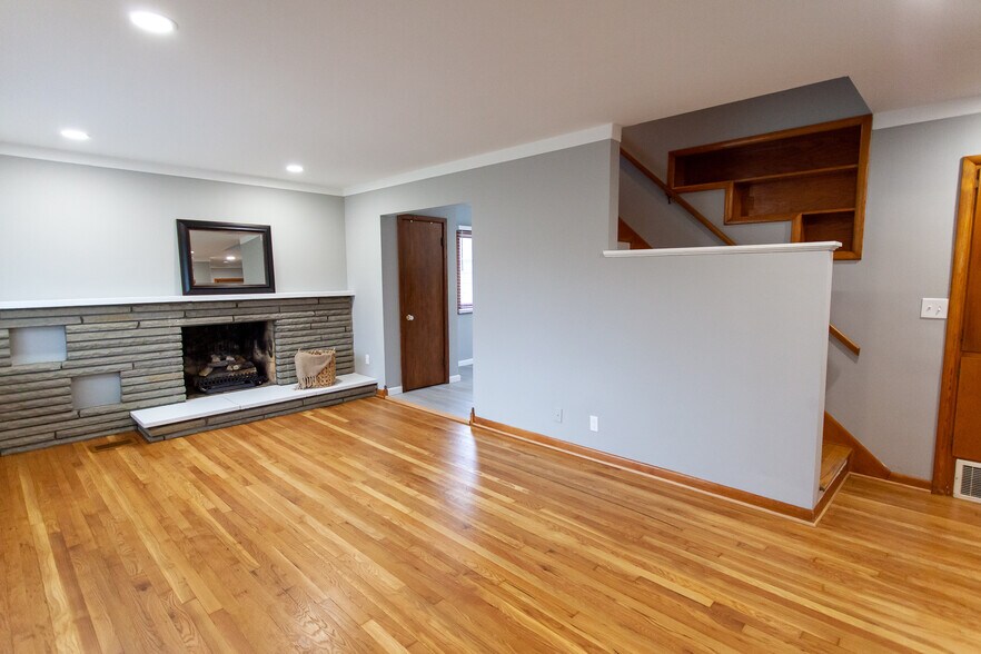 Building Photo - 2295 Shrewsbury Rd