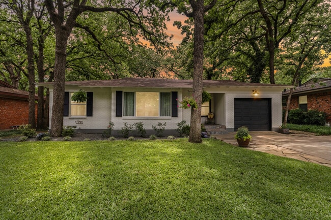 Primary Photo - 1404 Bluebonnet Trail