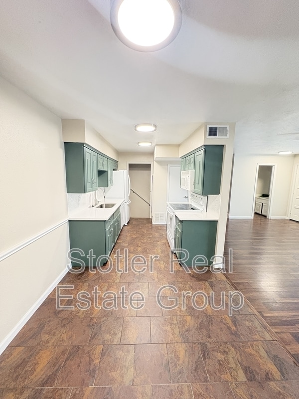 Building Photo - 2622 Custer Pkwy