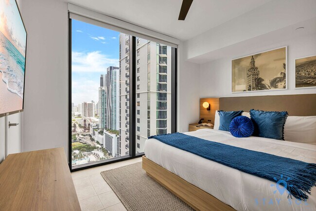 Building Photo - 601 NE 1st Ave