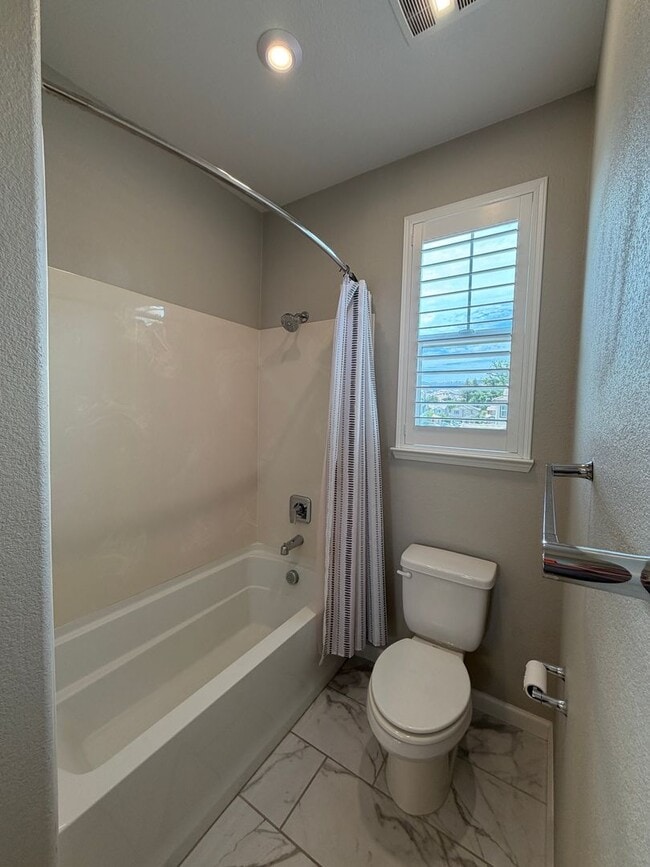 Building Photo - 700 Apricot Cir