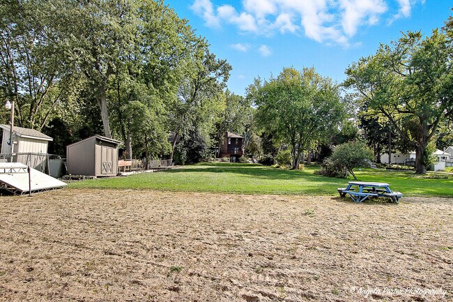 Building Photo - 22806 W Loon Lake Blvd