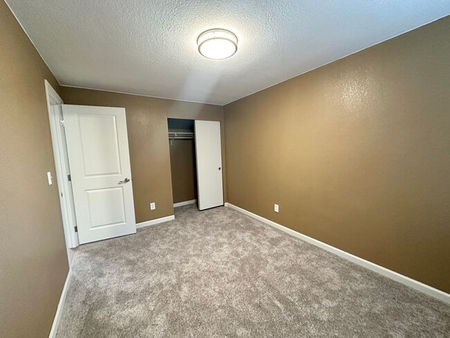 Building Photo - Remodeled 3 Bedroom SW Portland Home!