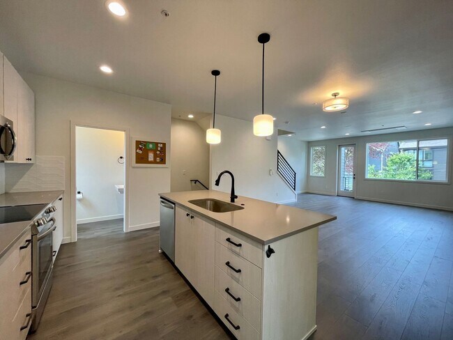 Building Photo - Sellwood-Moreland 2 Bedroom 2.5 Bath BRAND NEW Condo Convienent to OHSU~ Includes A/C and Washer ...