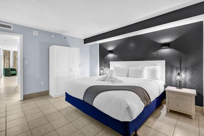 Building Photo - 647 N Creekside Dr