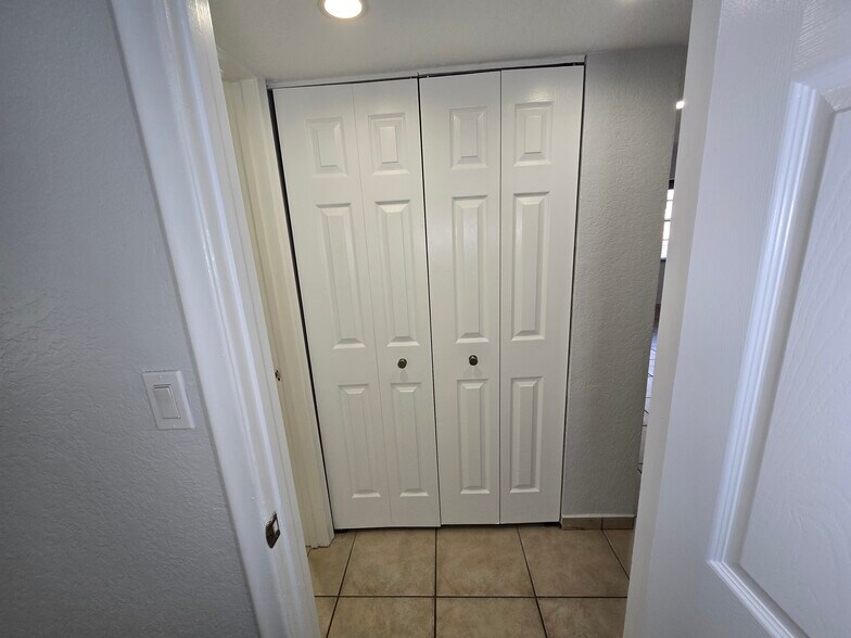 Building Photo - 2270 W 54th Pl