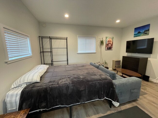 Building Photo - Fully Furnished ADU Studio with W/D