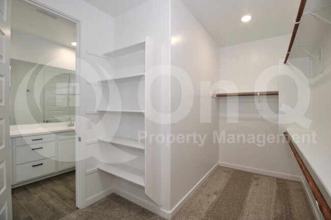 Building Photo - 23097 E Saddle Way