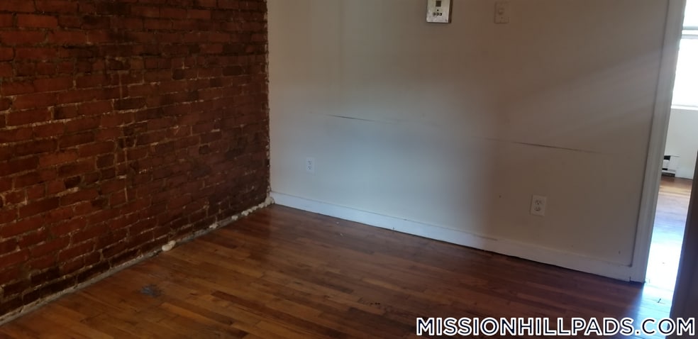 Building Photo - 886 Huntington Ave