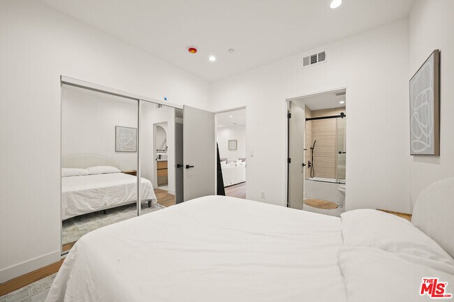 Building Photo - 13692 Erwin St