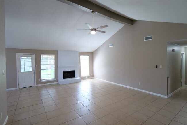 Building Photo - 915 Comstock Springs Dr