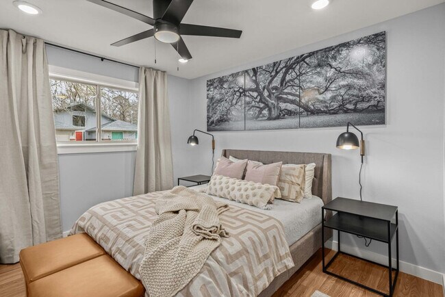 Building Photo - 201 N Dogwood St