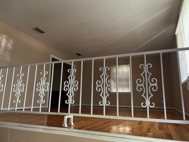 Building Photo - 110 Laurel Cir