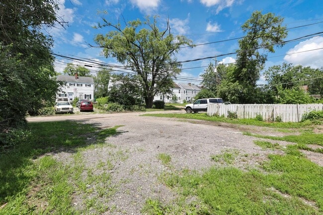 Building Photo - 1077-1079 South James Road