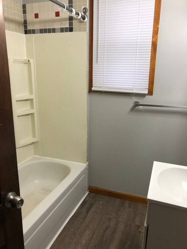 Building Photo - 3 bedroom home