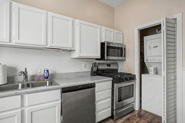 Building Photo - 552 E Macon St