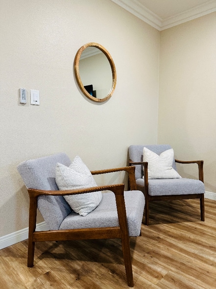 Building Photo - 1647 N Lake Ave