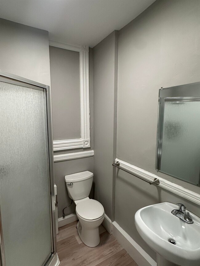 Building Photo - 4 N State St