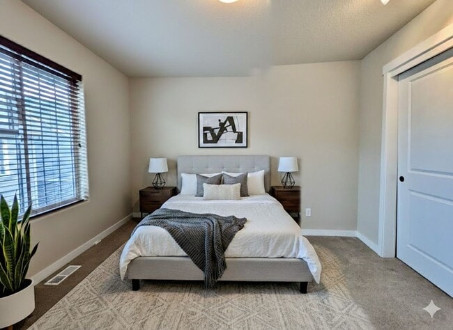 Building Photo - Modern 4-Bedroom Gem | Maintenance-Free Living & Private Side Yard!